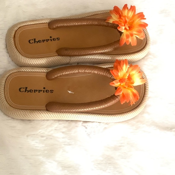 Women’s Brown and Tan Cherries platforms sandals - Picture 6 of 7